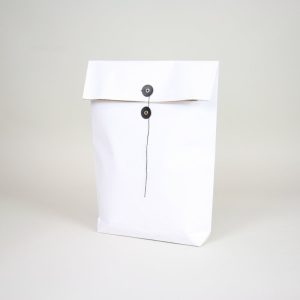 Envelope de papel branco