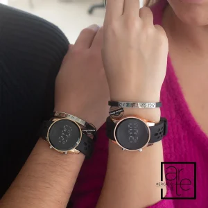 Conjunto relógio digital e pulseira "Iniciais e data"